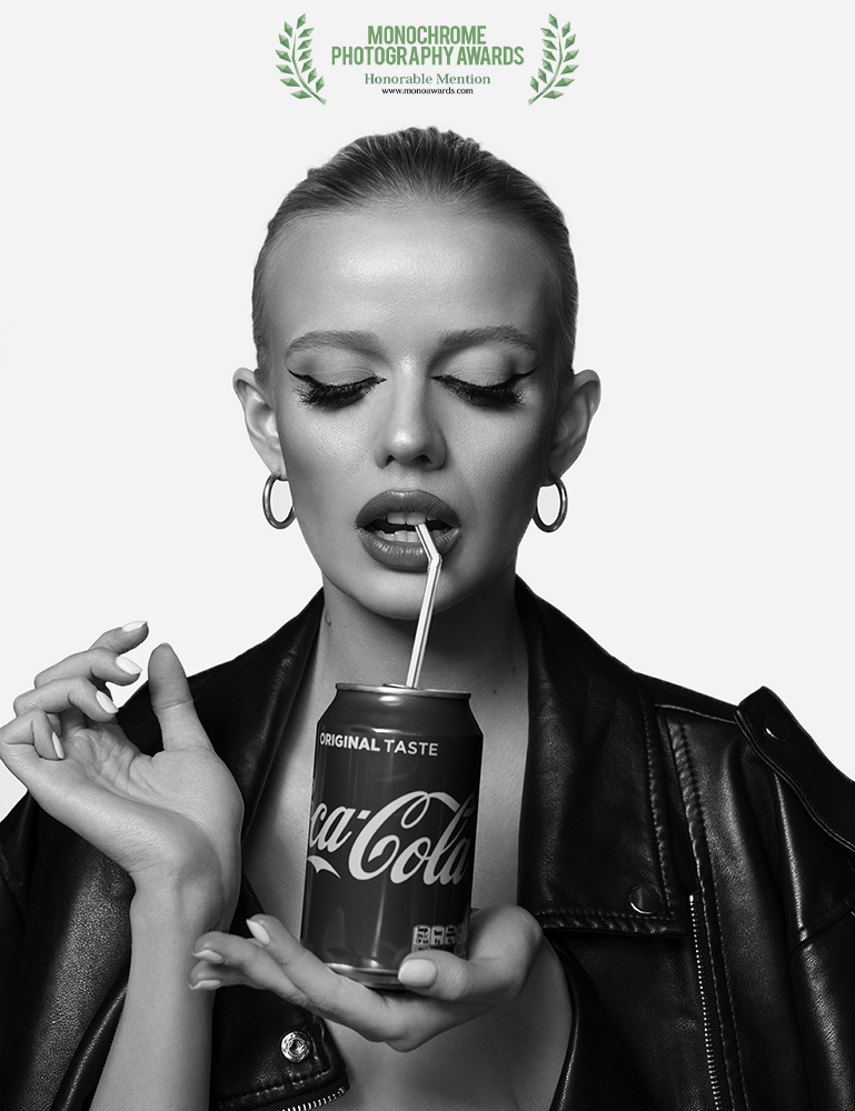 portret monochrome awards coke
